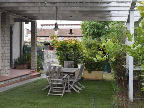 casa indipendente in affitto a Camaiore in zona Lido di Camaiore