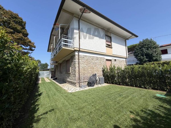 casa indipendente in affitto a Camaiore in zona Secco