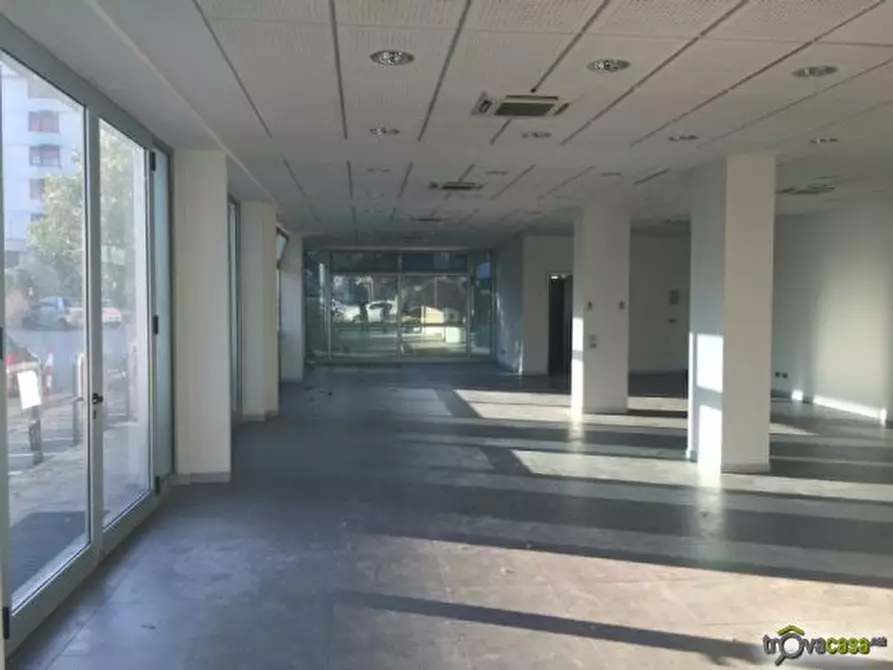 negozio in affitto a Capannori in zona Marlia