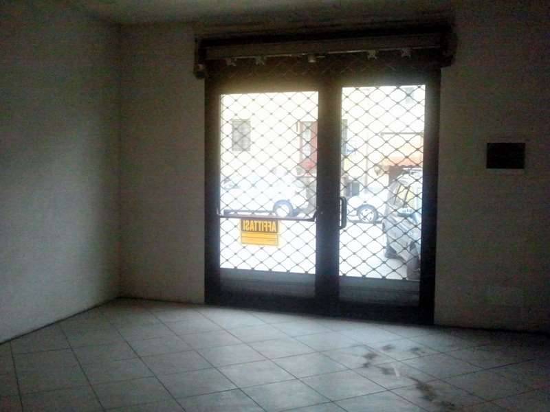 negozio in affitto a Capannori in zona Lammari