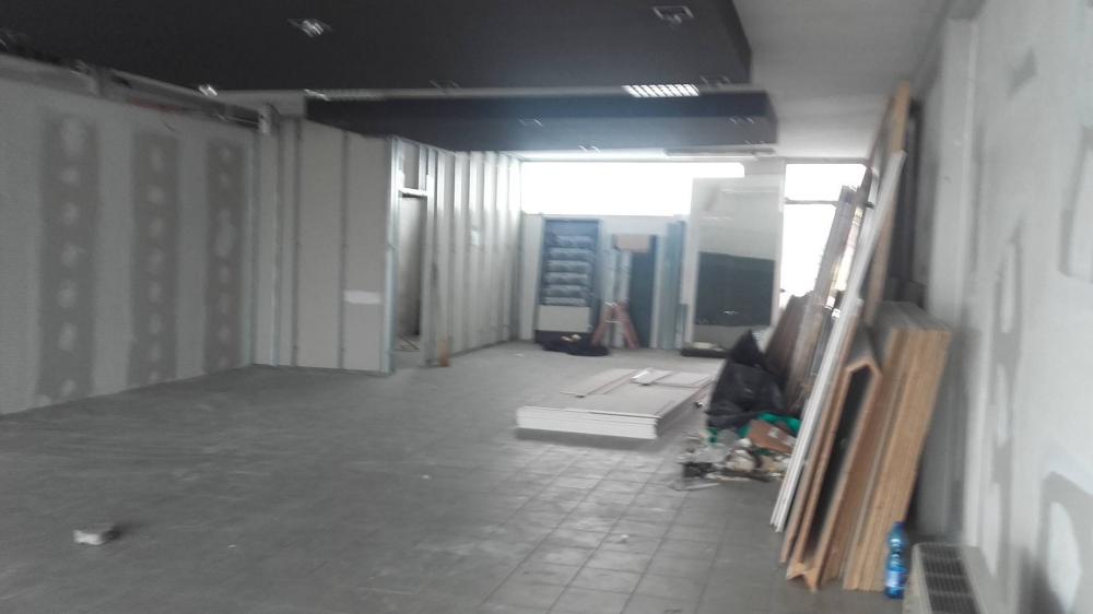 negozio in affitto a Capannori in zona Lunata