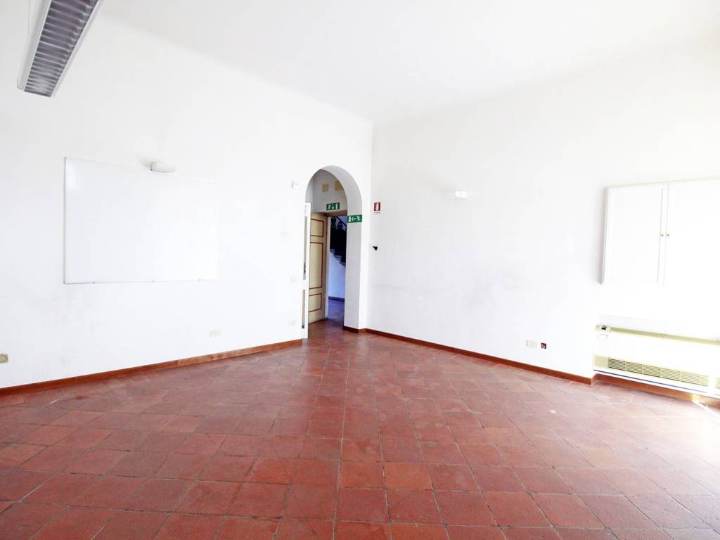 negozio in affitto a Capannori in zona Lammari