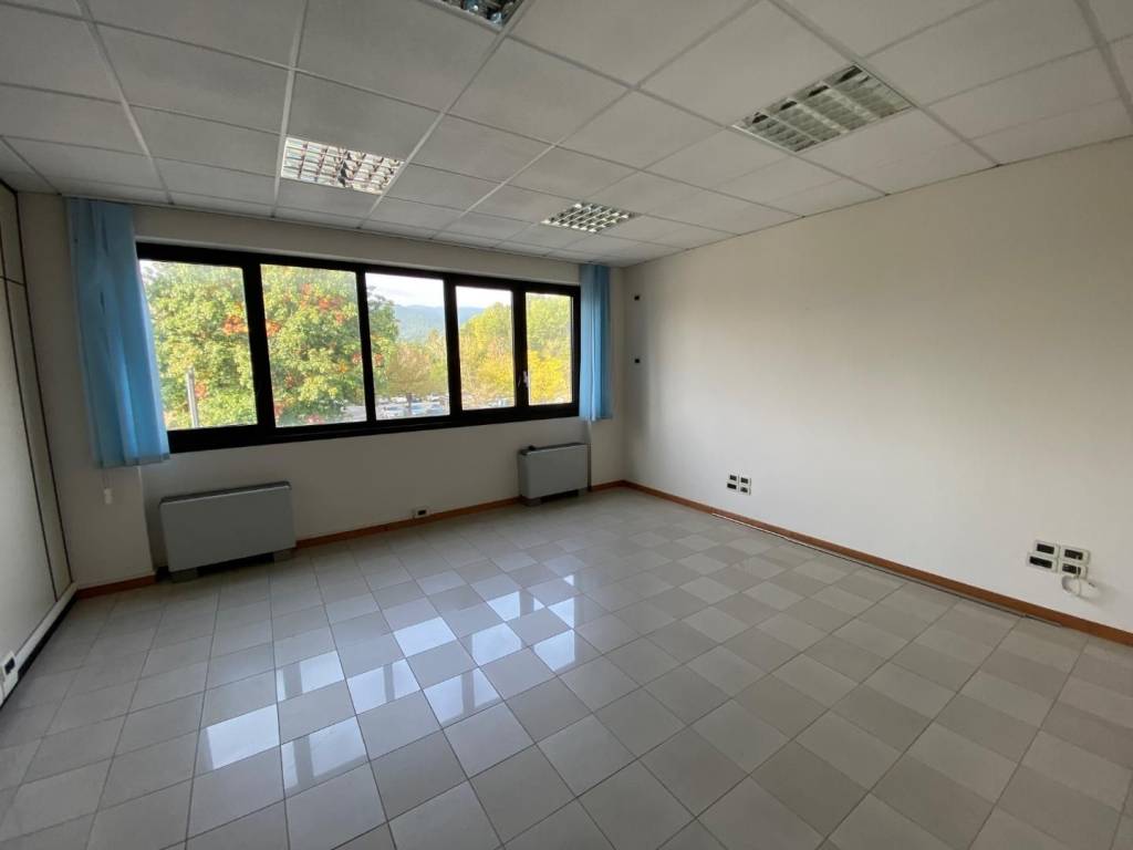 ufficio in affitto a Capannori in zona Guamo
