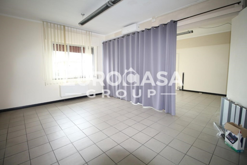 negozio in affitto a Capannori in zona Marlia