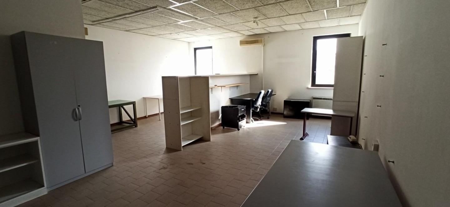 ufficio in affitto a Capannori in zona Guamo