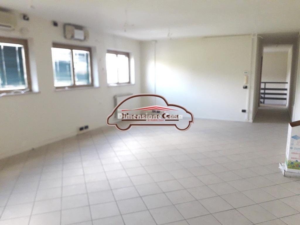 ufficio in affitto a Capannori in zona Guamo