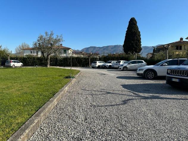 negozio in affitto a Capannori in zona Lammari