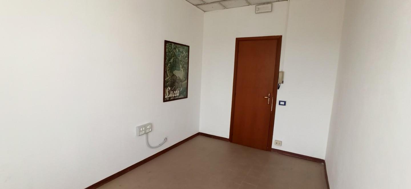 ufficio in affitto a Capannori in zona Guamo
