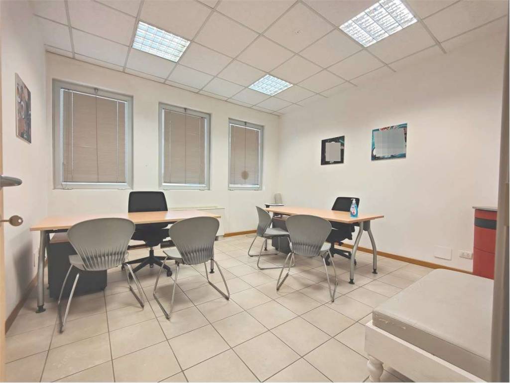 ufficio in affitto a Capannori in zona Lunata