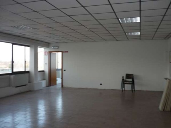 ufficio in affitto a Capannori in zona Guamo
