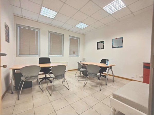 ufficio in affitto a Capannori in zona Marlia