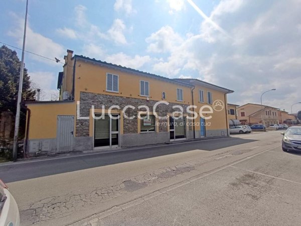 locale commerciale in affitto a Capannori in zona Marlia