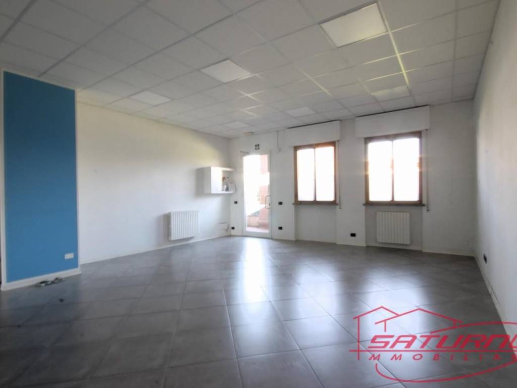 negozio in affitto a Capannori in zona Lunata