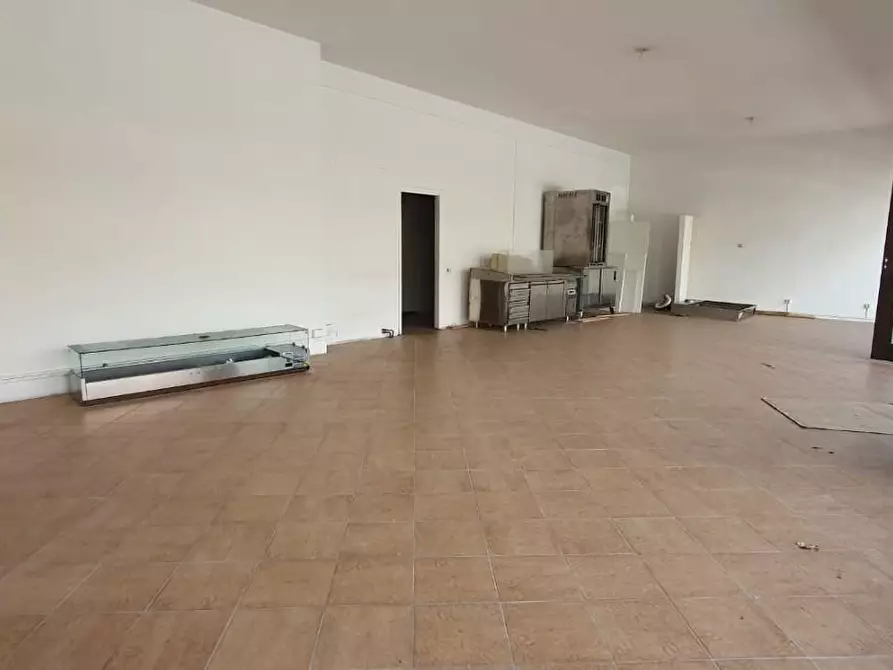 negozio in affitto a Capannori in zona Lunata