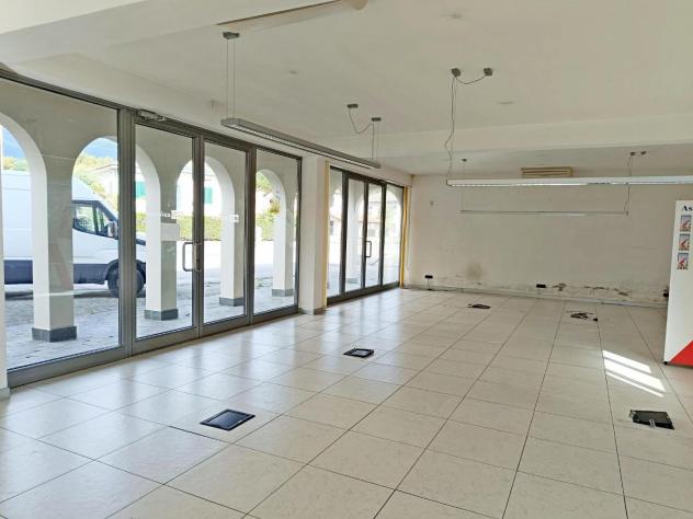 locale commerciale in affitto a Capannori