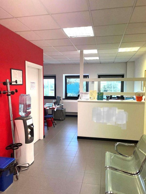 locale commerciale in affitto a Capannori in zona Lammari