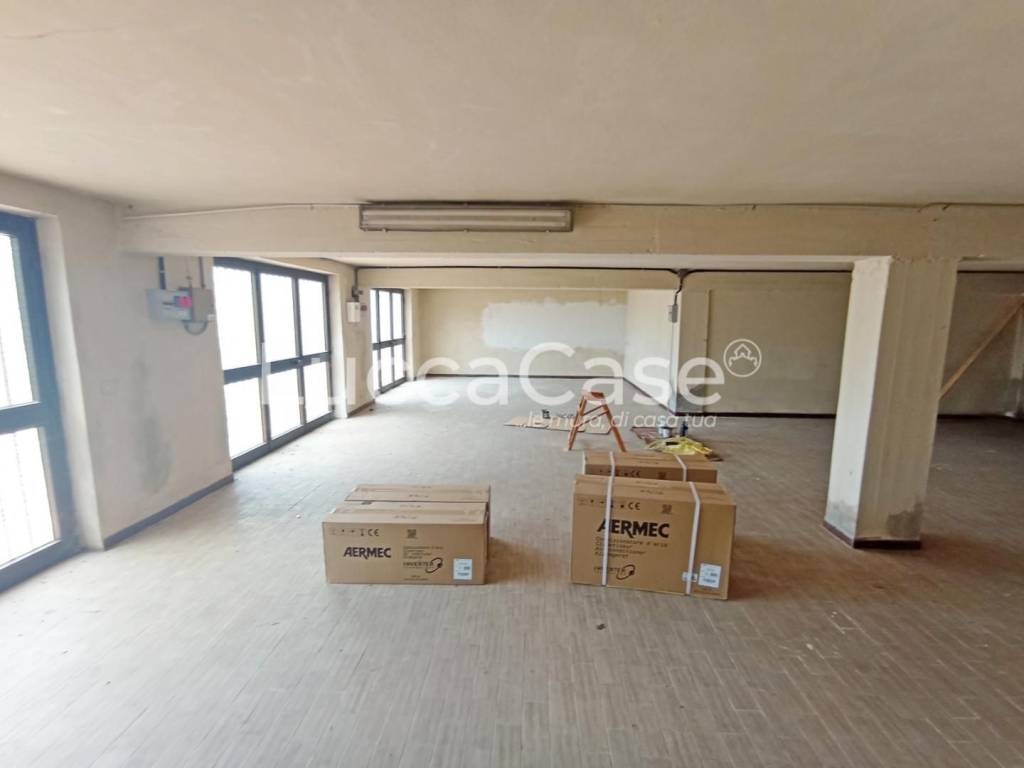 locale commerciale in affitto a Capannori in zona Lunata