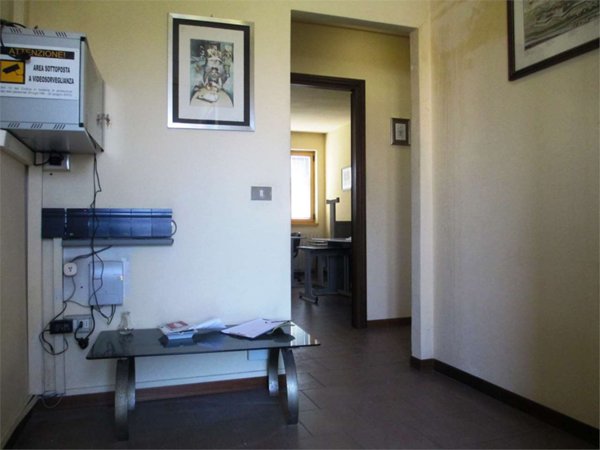 ufficio in affitto a Capannori in zona Marlia