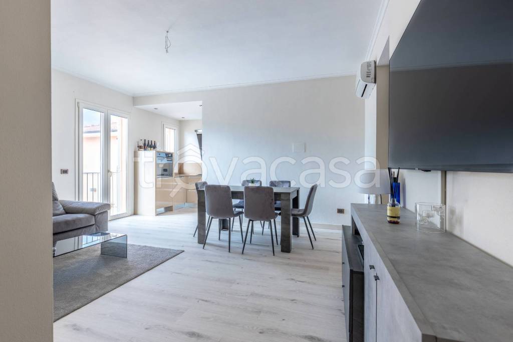 appartamento in affitto a Capannori in zona Lammari