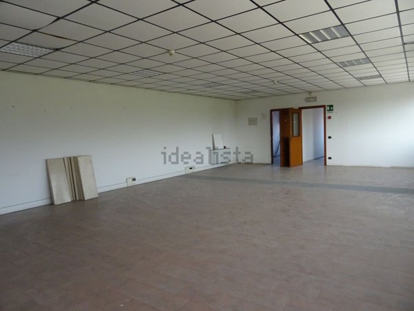 ufficio in affitto a Capannori in zona Guamo