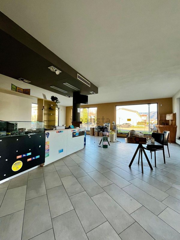 locale commerciale in affitto a Capannori