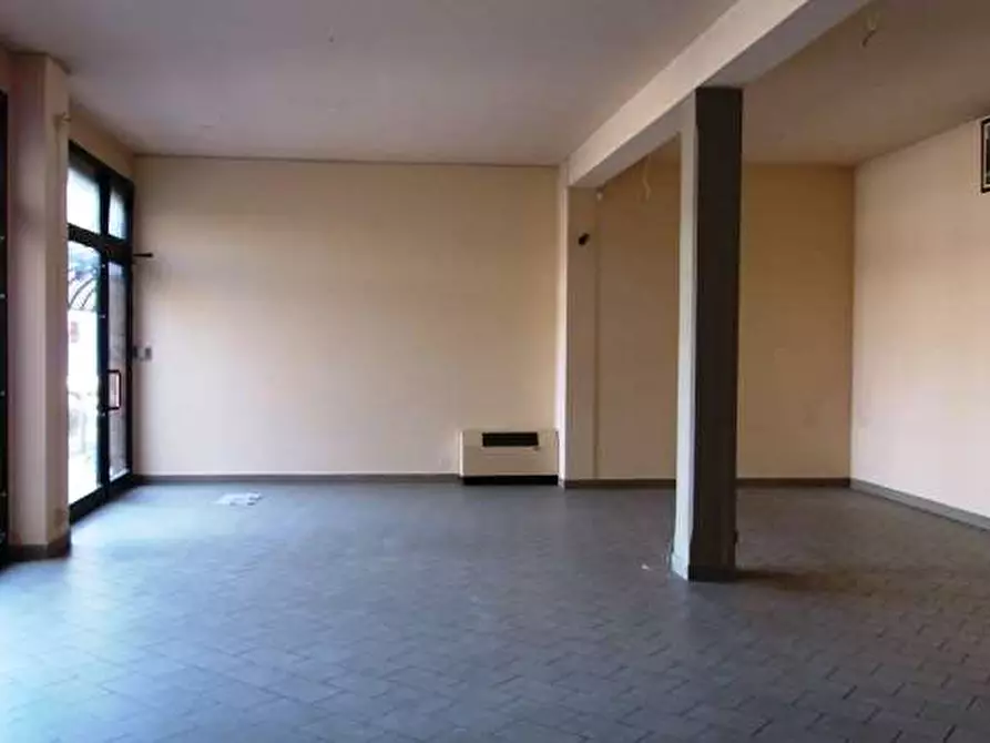 negozio in affitto a Capannori in zona Marlia