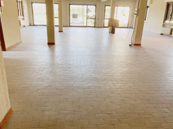 negozio in affitto a Capannori in zona Lunata