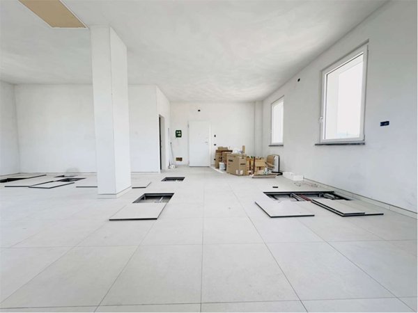 ufficio in affitto a Capannori in zona Lunata