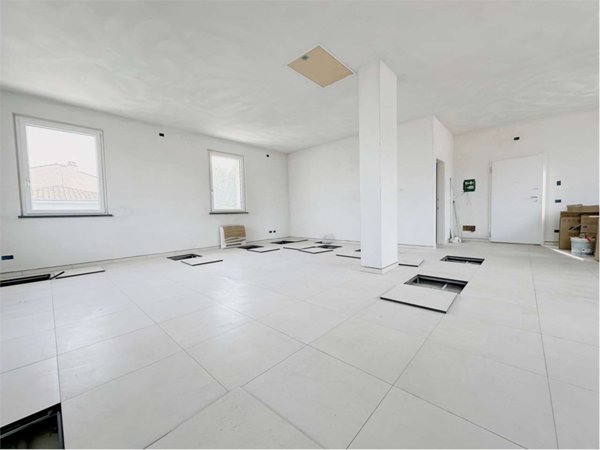 ufficio in affitto a Capannori in zona Lunata