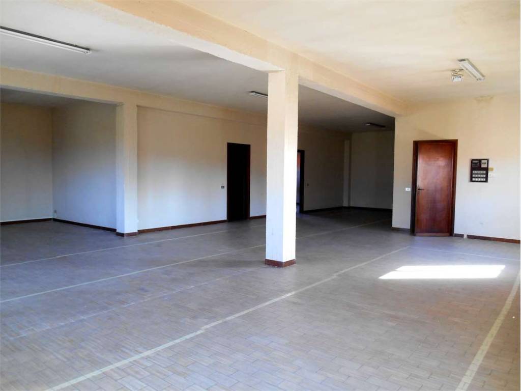 ufficio in affitto a Capannori in zona Lunata