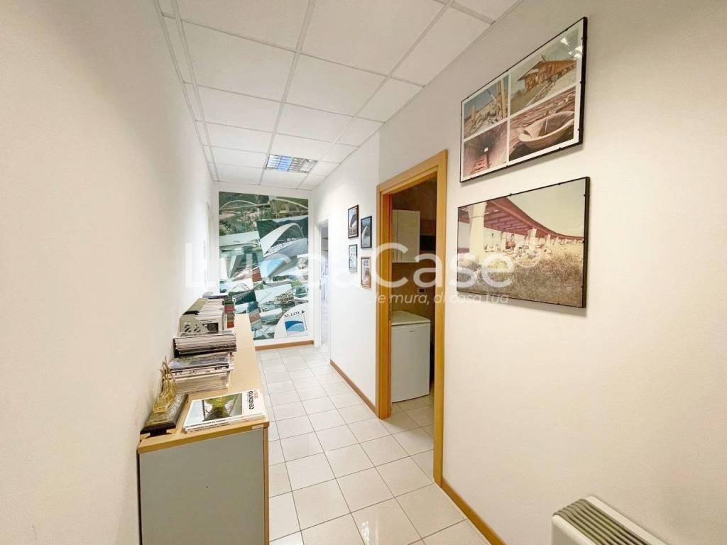 ufficio in affitto a Capannori in zona Guamo