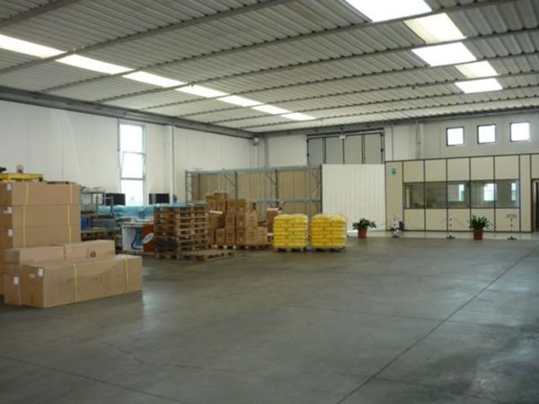 capannone in affitto a Capannori in zona Carraia