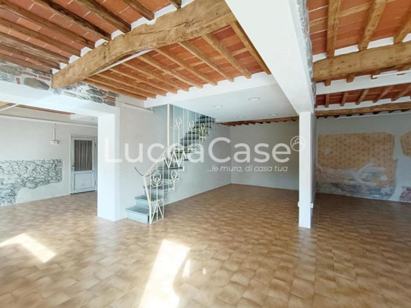 negozio in affitto a Capannori in zona Marlia