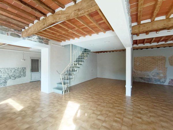 locale commerciale in affitto a Capannori in zona Marlia