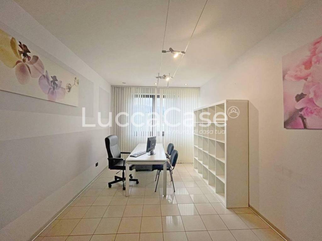 ufficio in affitto a Capannori in zona Guamo