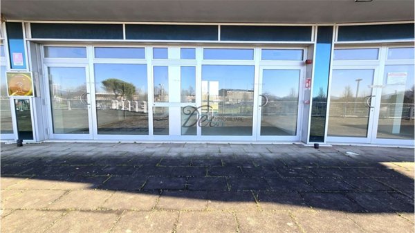 ufficio in affitto a Capannori in zona Lammari