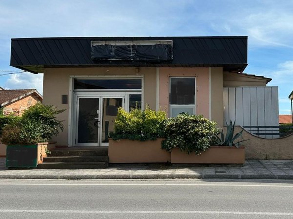 locale commerciale in affitto a Capannori