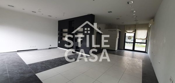 locale commerciale in affitto a Capannori in zona Lunata