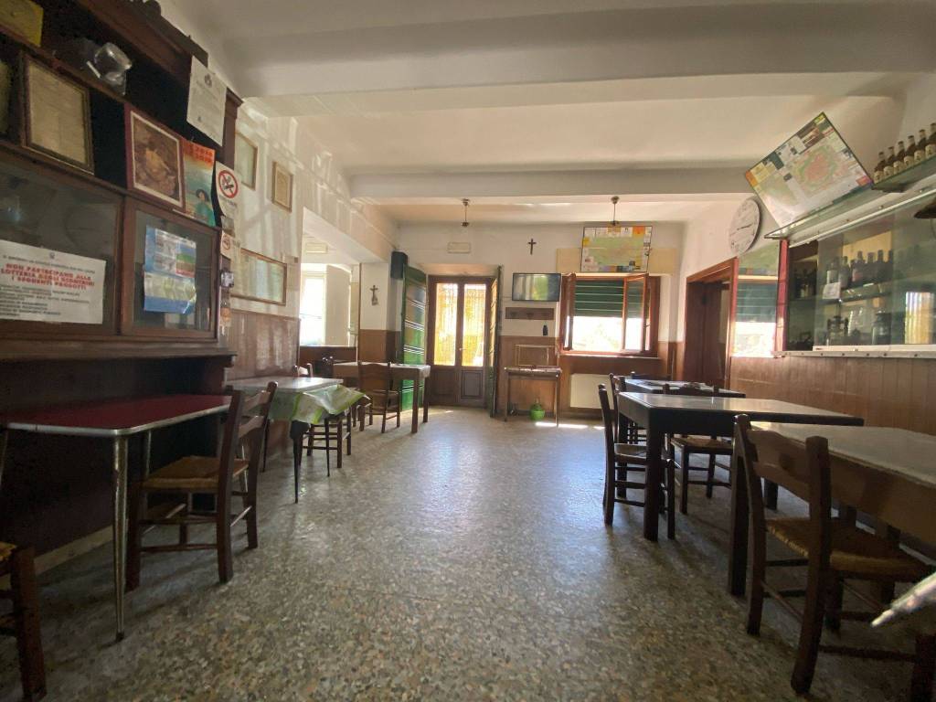 negozio in affitto a Capannori in zona Lammari