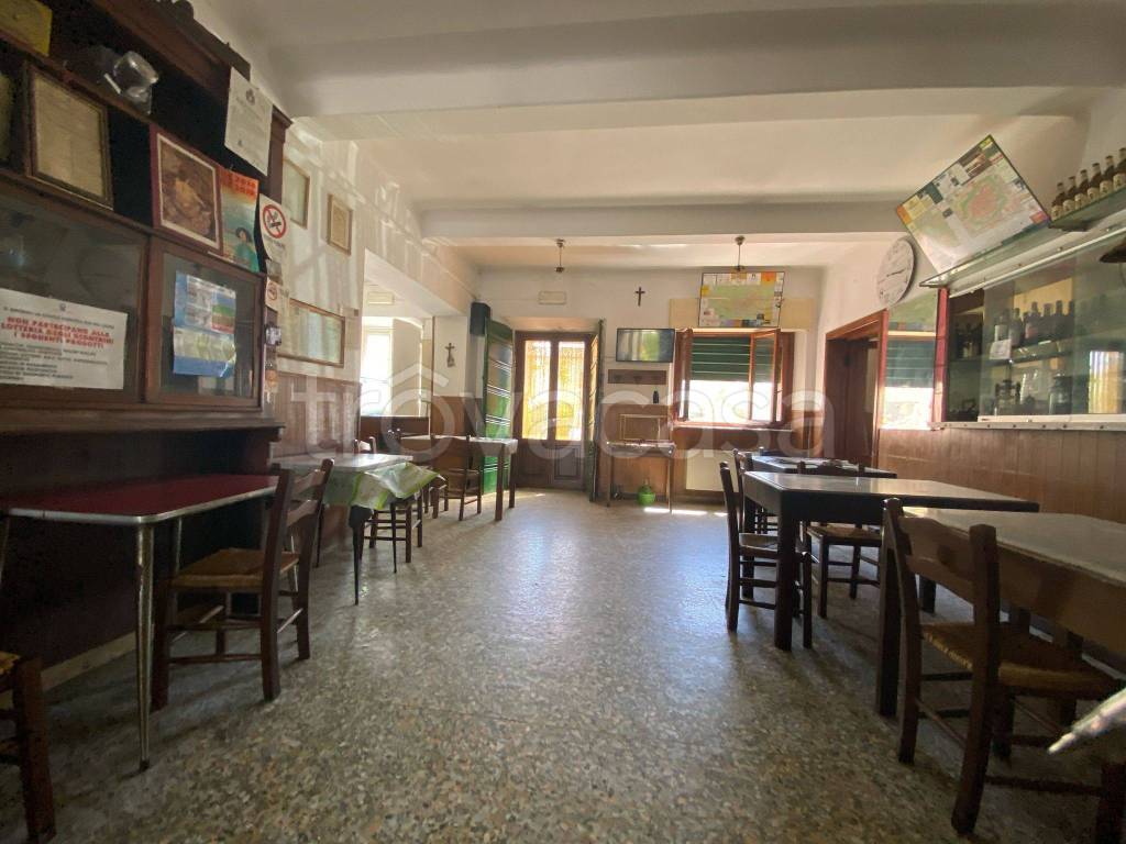 negozio in affitto a Capannori in zona Lammari