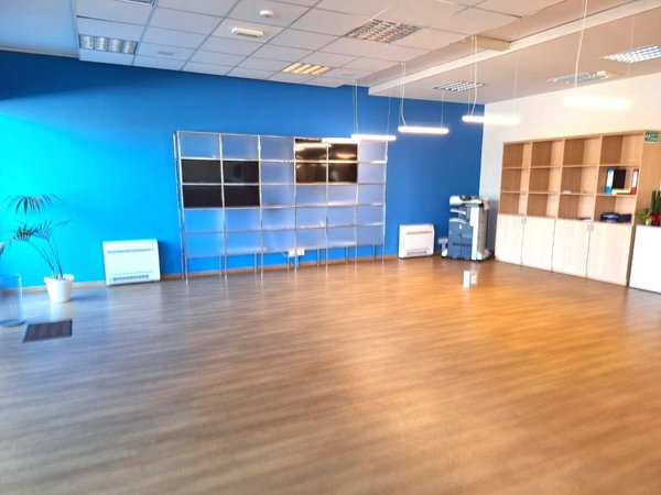 locale commerciale in affitto a Capannori in zona Lunata