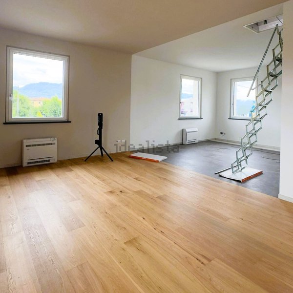 ufficio in affitto a Capannori in zona Lunata