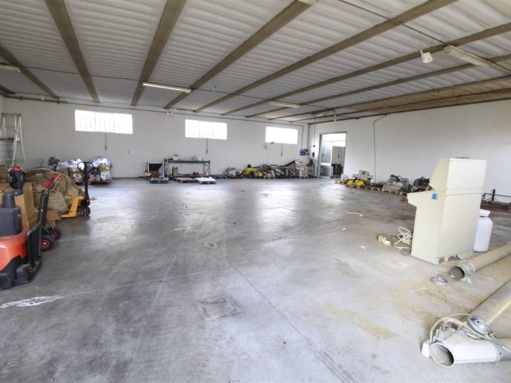 locale commerciale in affitto a Capannori