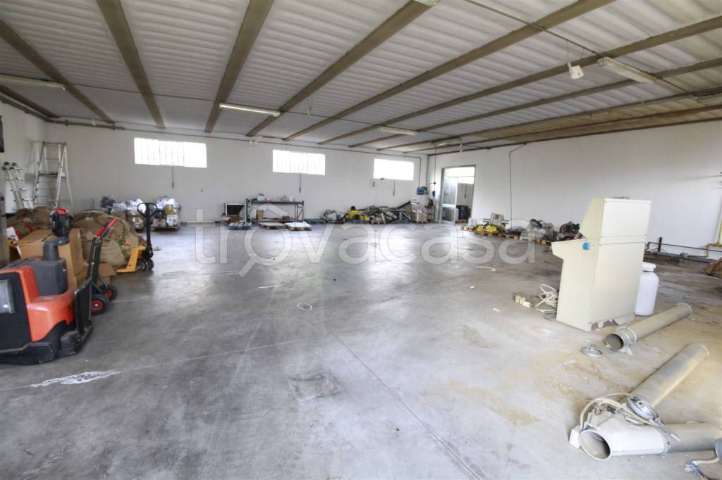 locale commerciale in affitto a Capannori