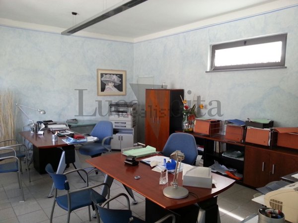 ufficio in affitto a Capannori in zona Lammari