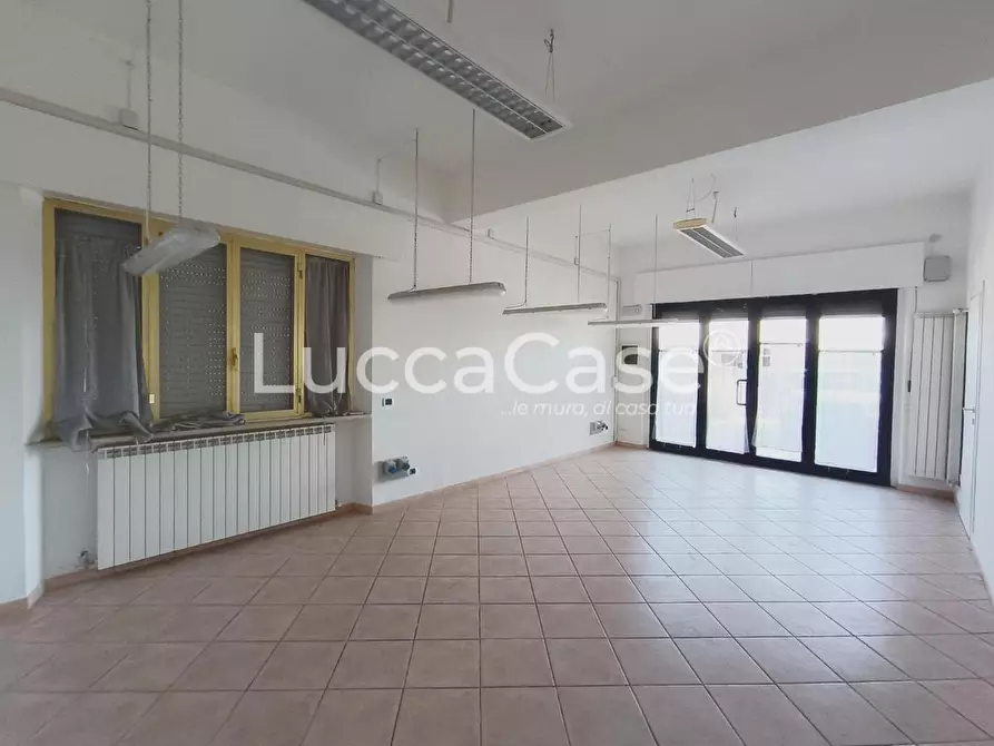 locale commerciale in affitto a Capannori in zona Lammari