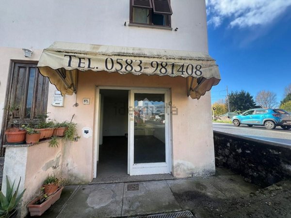 negozio in affitto a Capannori in zona Santa Margherita