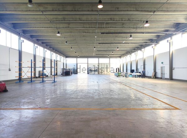 capannone in affitto a Capannori