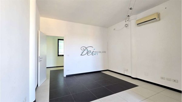 ufficio in affitto a Capannori in zona Lunata