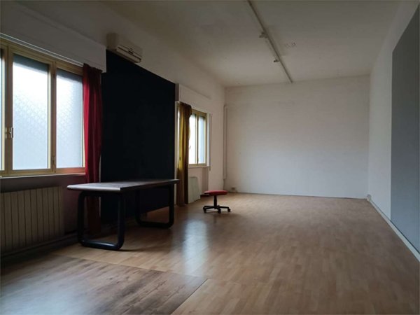 ufficio in affitto a Capannori in zona Marlia